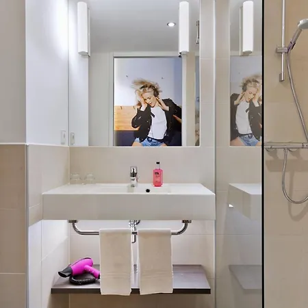 Отель Moxy Houthavens