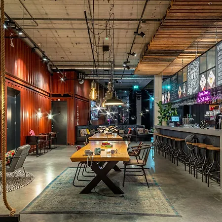 Moxy Houthavens 3*