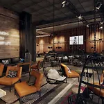 Moxy Houthavens Hotell 3*