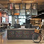 Moxy Houthavens Hotell 3*