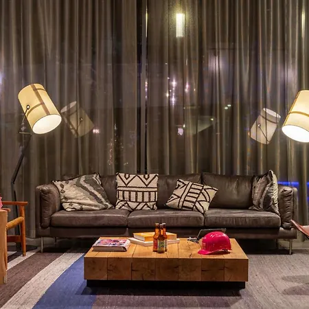 Moxy Houthavens Hotel 4*