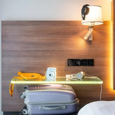Moxy Houthavens Отель