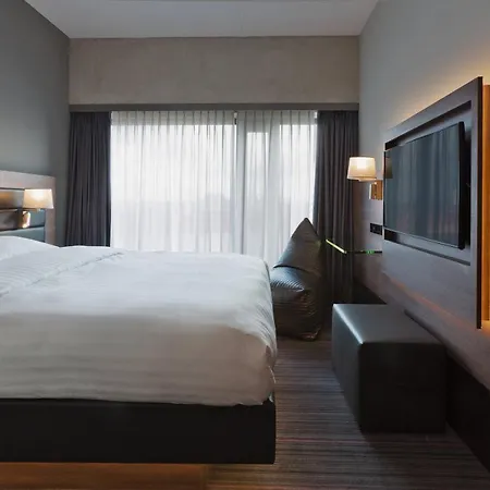Moxy Houthavens 3*