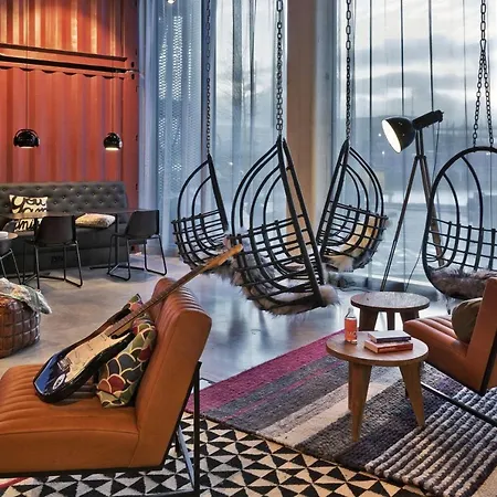 Moxy Houthavens 3*