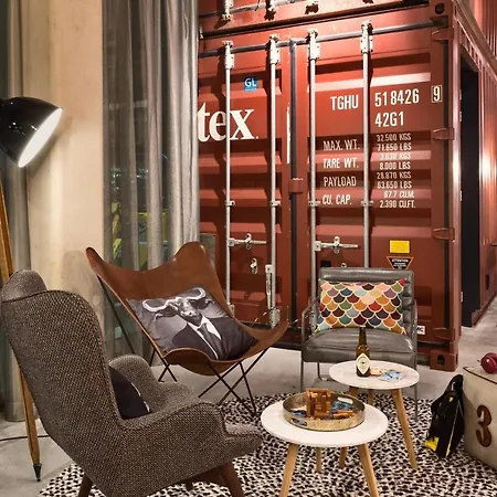 Отель Moxy Houthavens