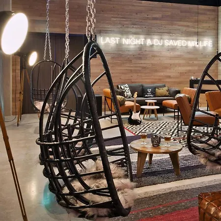 Moxy Houthavens Отель