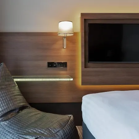 Moxy Houthavens 3*