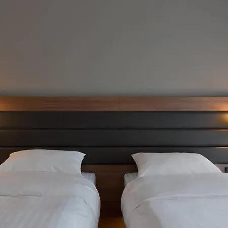 Отель Moxy Houthavens