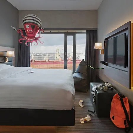 Moxy Houthavens 3*