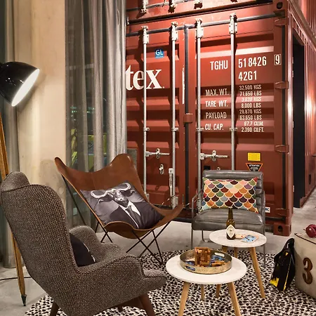 Moxy Houthavens Hotel Amsterdam