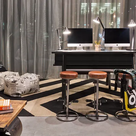 Moxy Houthavens Hotel