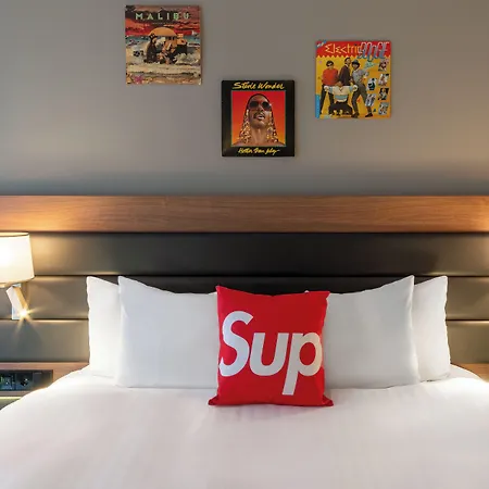 Hotel Moxy Houthavens 3*