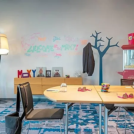 Moxy Houthavens Hotel