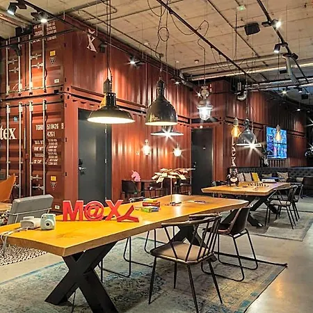 Moxy Houthavens Hotel 4*