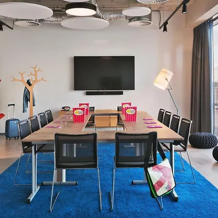 Moxy Houthavens 4*