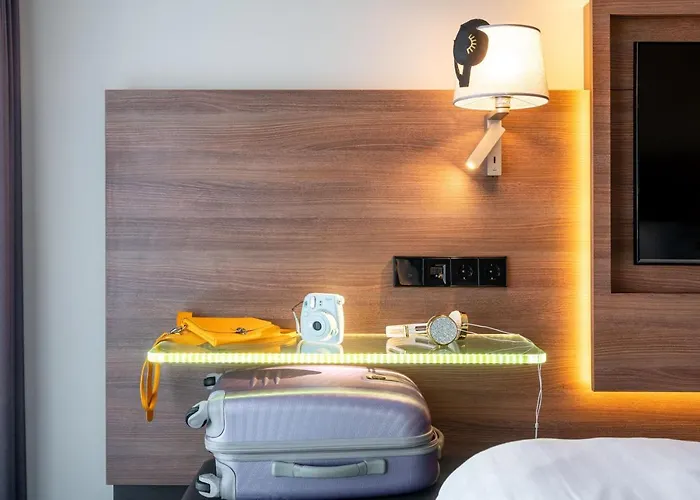 Moxy Houthavens Hotel