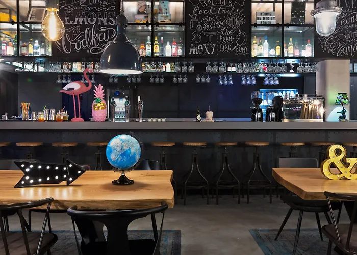 Moxy Houthavens Hotel 3*