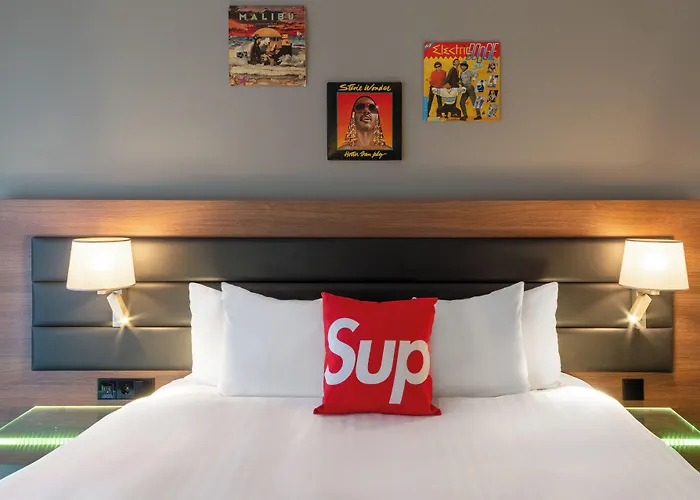 Hotel Moxy Houthavens 3*