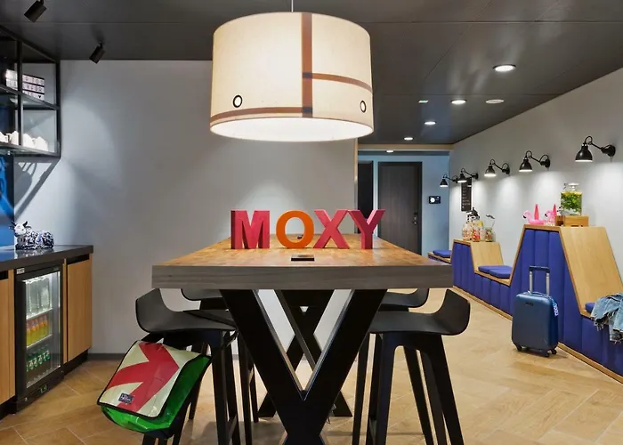 Moxy Houthavens Hotel 3*