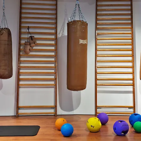 Moxy Houthavens 4*