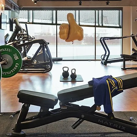 Moxy Houthavens Szálloda Amszterdam