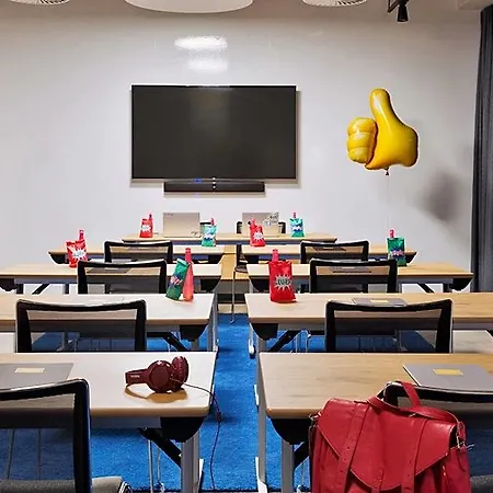 Moxy Houthavens Szálloda 3*