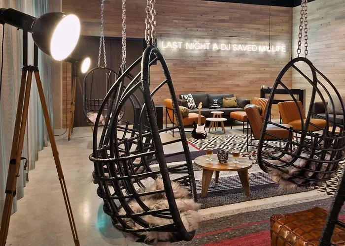 Moxy Houthavens Hotel