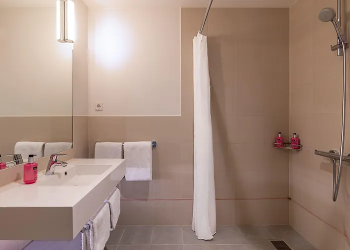 Moxy Houthavens Hotel 3*