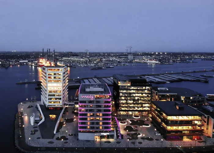 Moxy Houthavens Hotel 3*